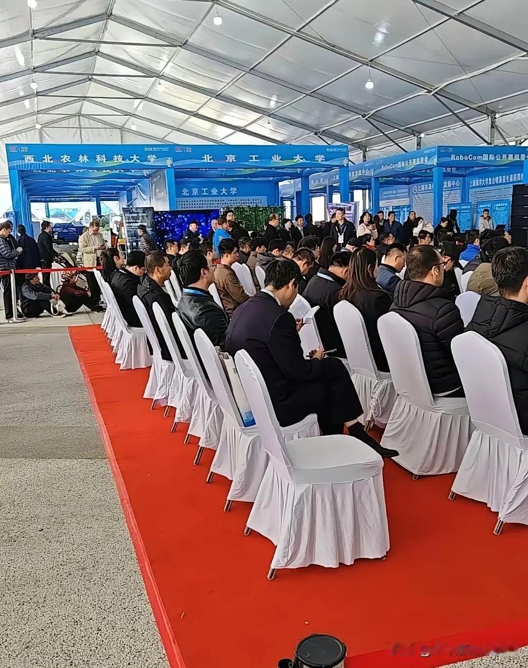 四中全会给所有人提了个醒，​不是因为会开了三天，，也不是因为公报长，而是提出要，