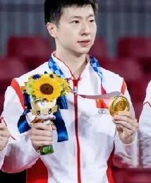 37岁的马龙再一次用实力印证“姜还是老的辣”，
在近期WTT赛事中，
这位乒坛“