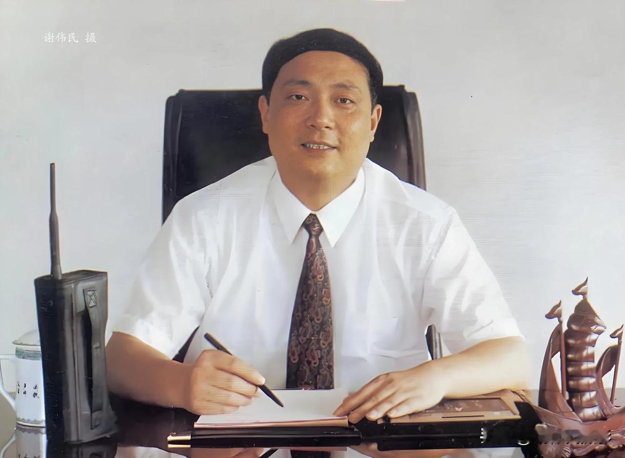 1995年7月5日，我在上海闵行区诸翟镇人民政府办公楼采访了时任该镇党委书记周士