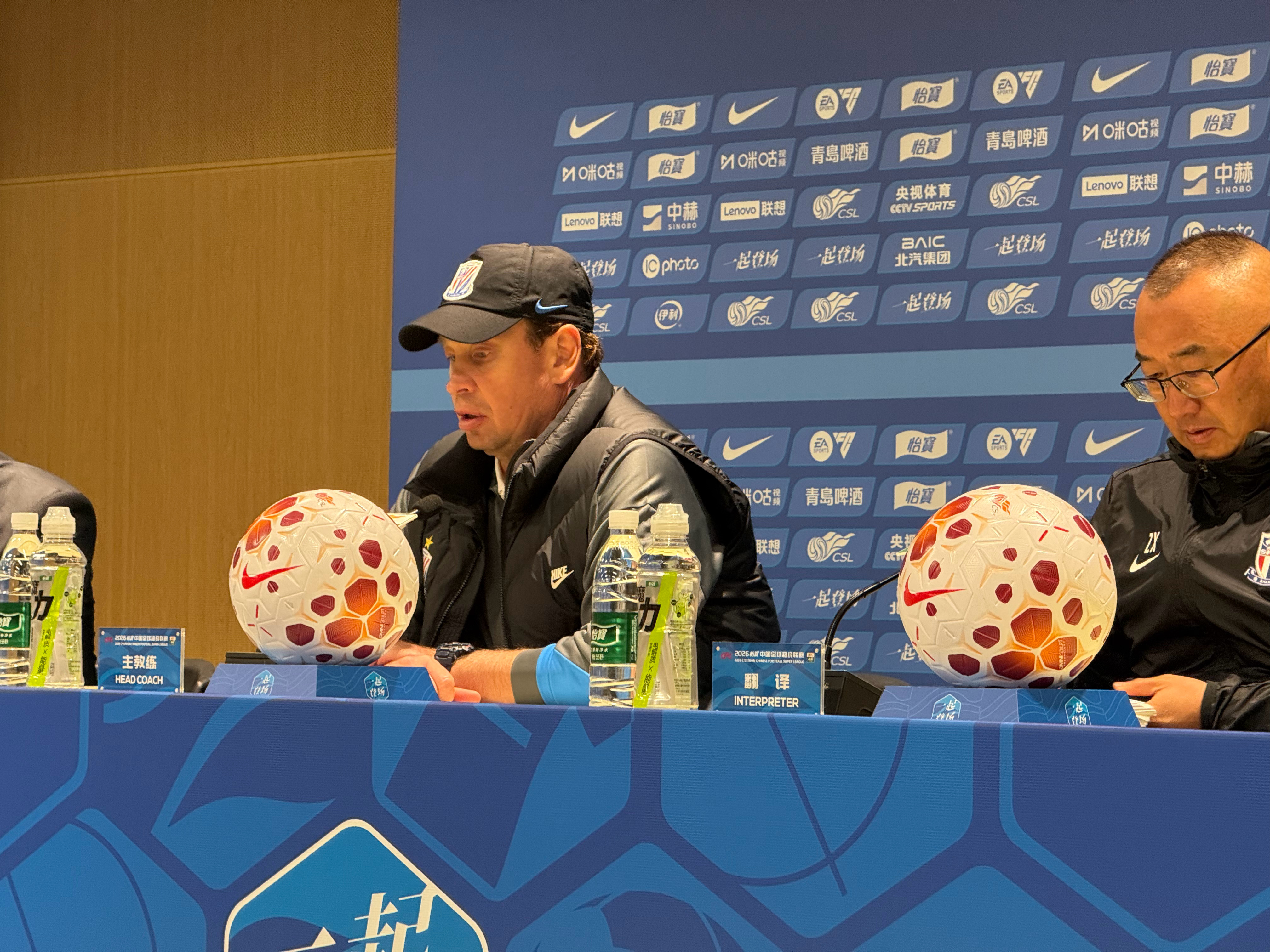 【斯卢茨基：受制于工体草坪条件，两队不得不打出很多长传】北京国安1-1上海申花赛