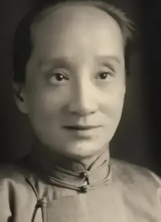 1909年夏天，北京西三条胡同的小四合院里，鲁迅忽然对结发妻子朱安说：“日本有一