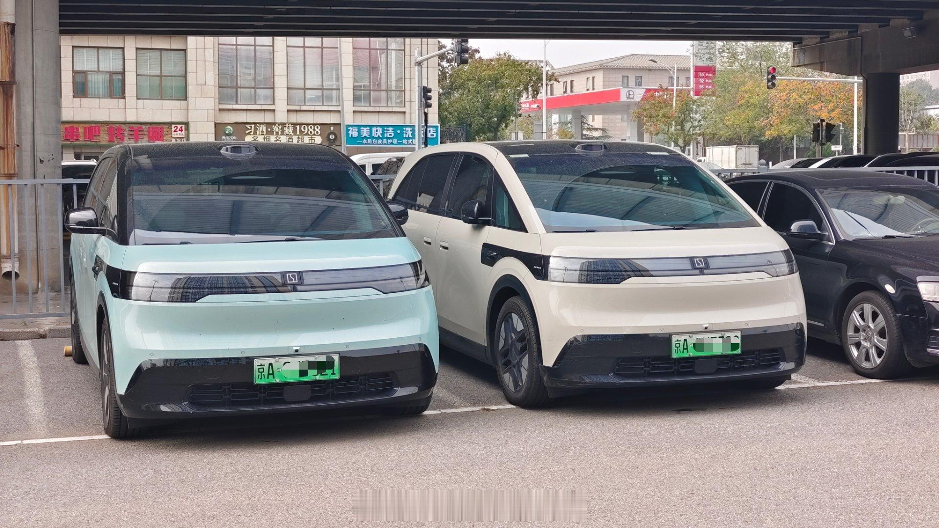 这么久了，第一次遇到车友[偷笑]买车听自己的，管别人说啥呢～极氪mix开到现在一