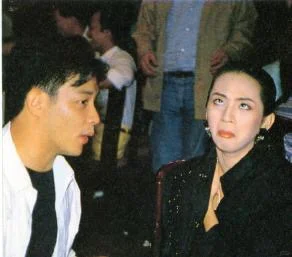 他和她互相信任，互相照顾