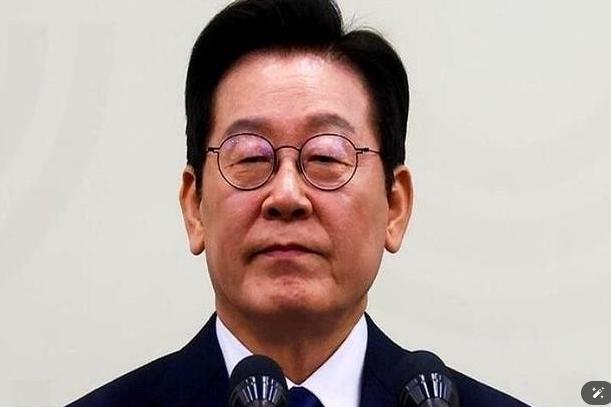 韩国的李在明，刚刚对着朝鲜那边，隔空喊了一句话。他先是给足了面子，说，我们不动你