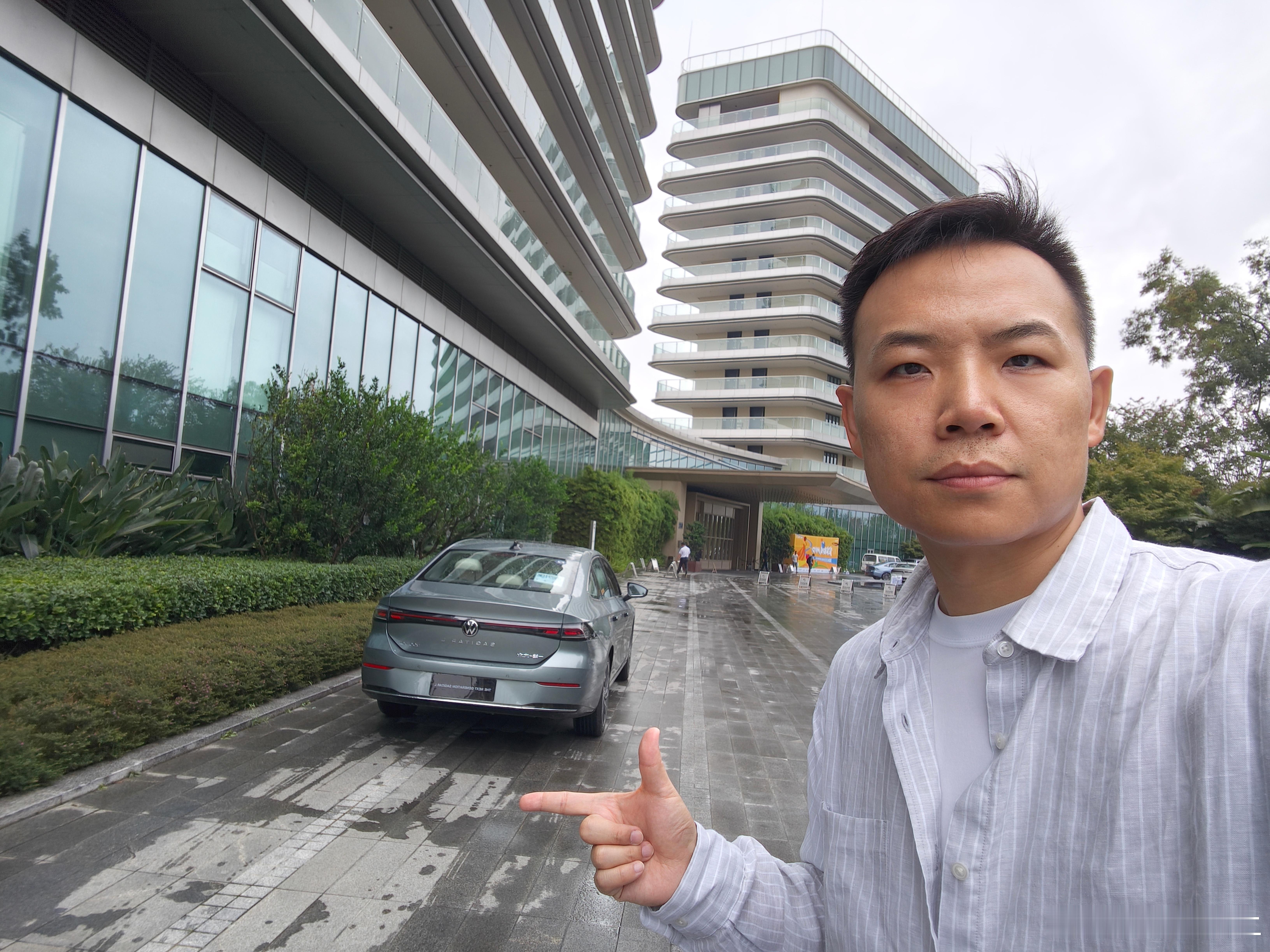 来吧 铁子们 精神抖擞今天在速腾L诞生地 成都帮各位爱家顾家的兄弟们试车之前我在
