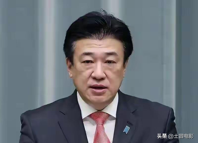 解放军试射潜射弹道导弹，日本官房长官喊着“严重关切”，一句话直接被问哑了！
 