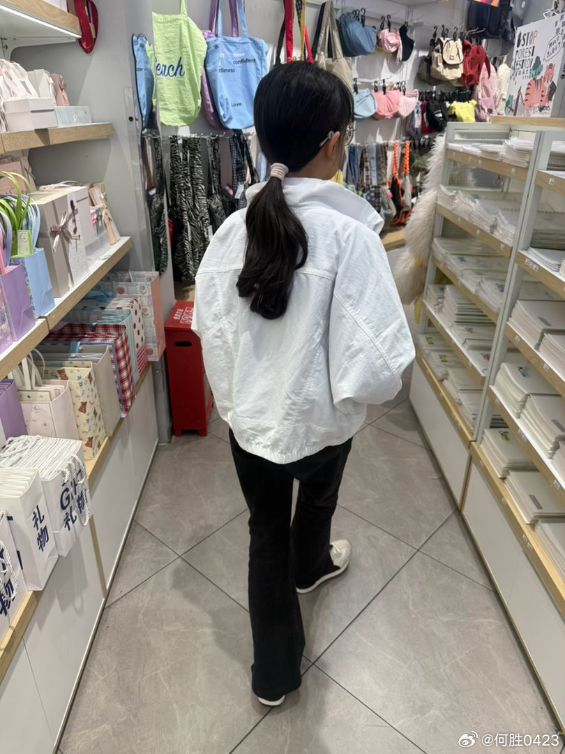 小朋友今天和我说，她刷到一个视频，钱是分公母的，公的钱要花出去，母的存在银行里面