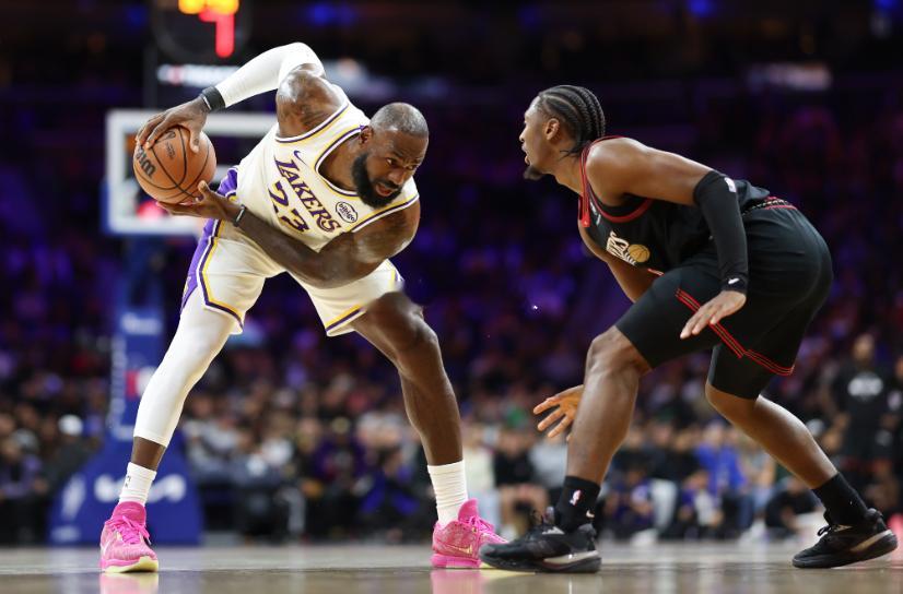 今日前NBA球员奥斯汀·里弗斯在自己的播客节目《Off Guard with A