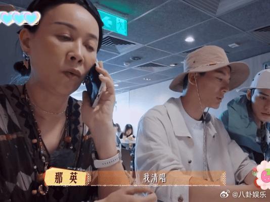 那英唱三五句也要问版权问题那英唱三五句都主动问版权，调整话术不压人，对比内娱不少