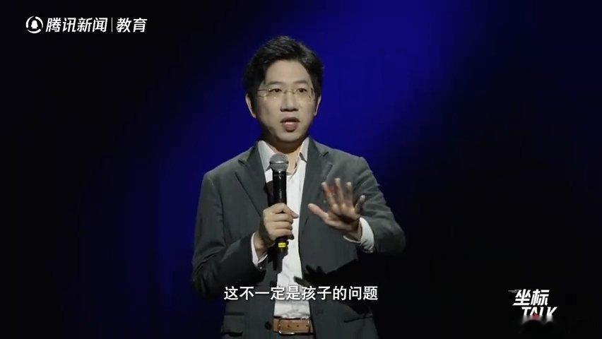 专家说AI时代不该再让孩子刷题坐标TALK两万多页练习册抵到天花板，只追求固定答