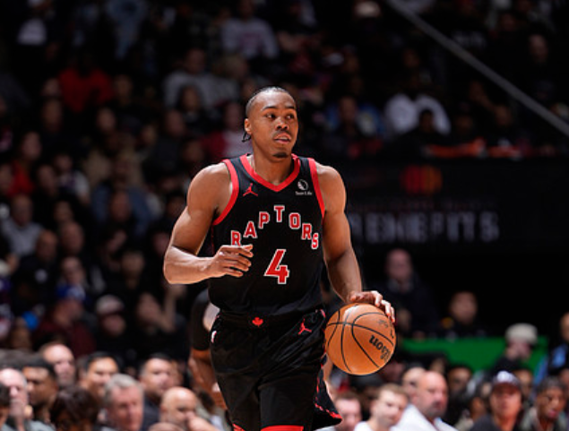 巴恩斯半场8中6，三分4中3得到18分2篮板6助攻1抢断1盖帽