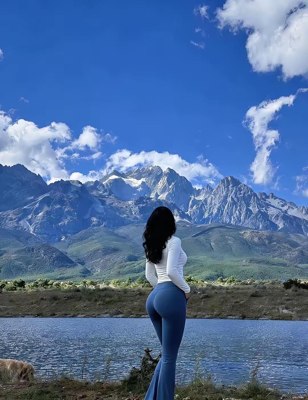 看着这个照片，难道我没有去过玉龙雪山？记得玉龙雪山下面有水的地方就是一条小溪，现