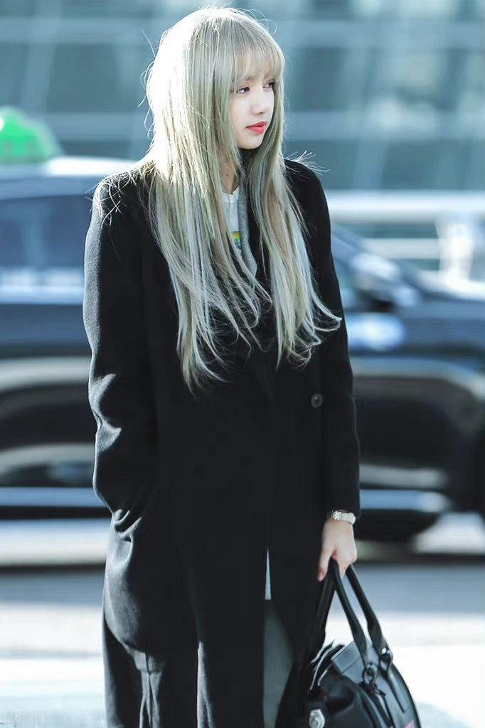 Lisa称即使50岁也想继续做BLACKPINK Lisa谈及BLACKPINK