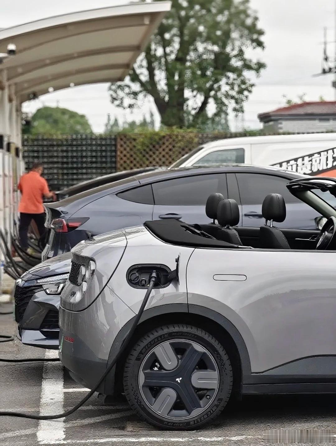 小虫子如果真有这种小敞篷，哈哈哈，眼球得拉满.....水哥有话说