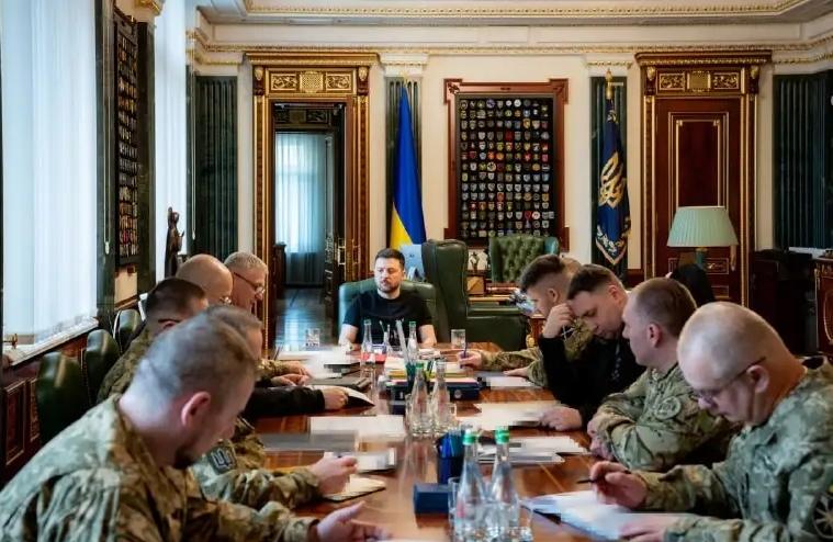 【乌克兰可能发生兵谏】
美国前国防部长顾问、退役陆军上校道格拉斯·麦格雷戈说，乌