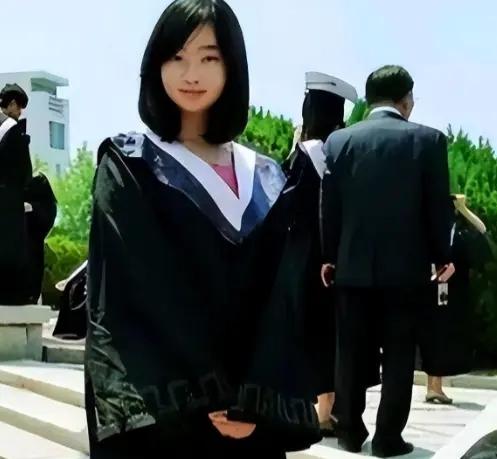 2008年，山东大学一个女孩，在睡梦中梦见佛祖慈祥的对她说：“你是我座下的童子，