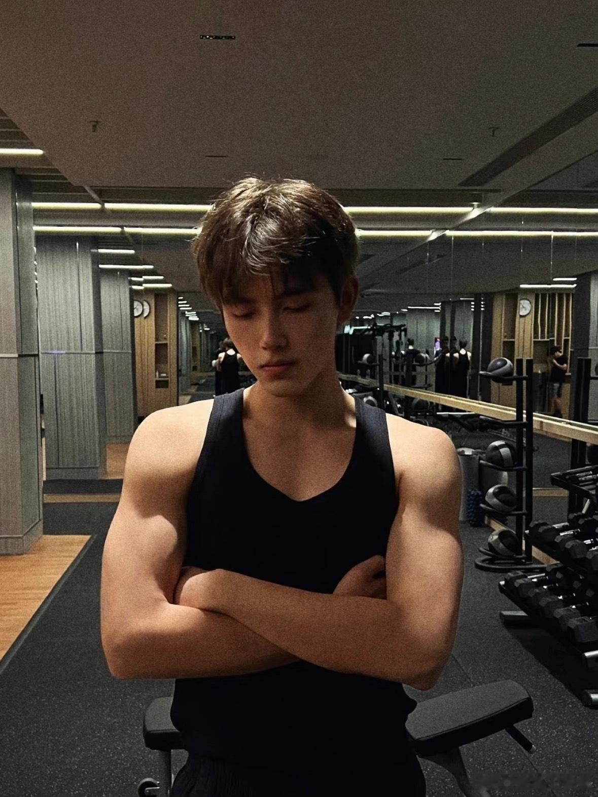 阿瑟 为艺术献身啊啊啊啊点燃我温暖你的时候不是这样嘛！！！！ 