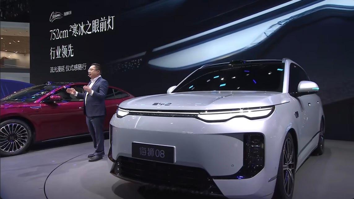 比亚迪海洋网“双子星”——海豹08与海狮08惊艳亮相，颜值与实力双双拉满。海豹0