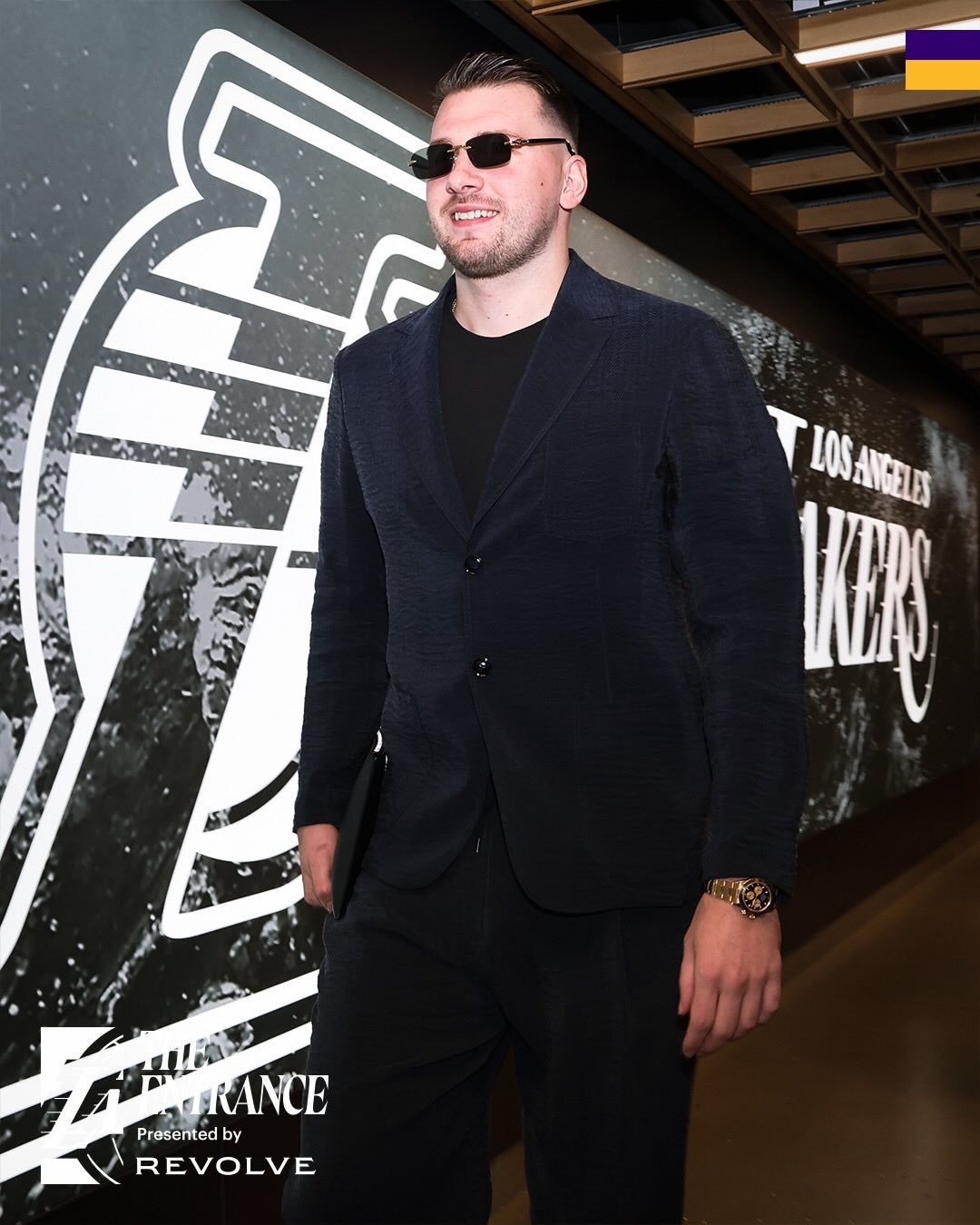 湖人球员抵达球馆！湖人vs快船洛城德比