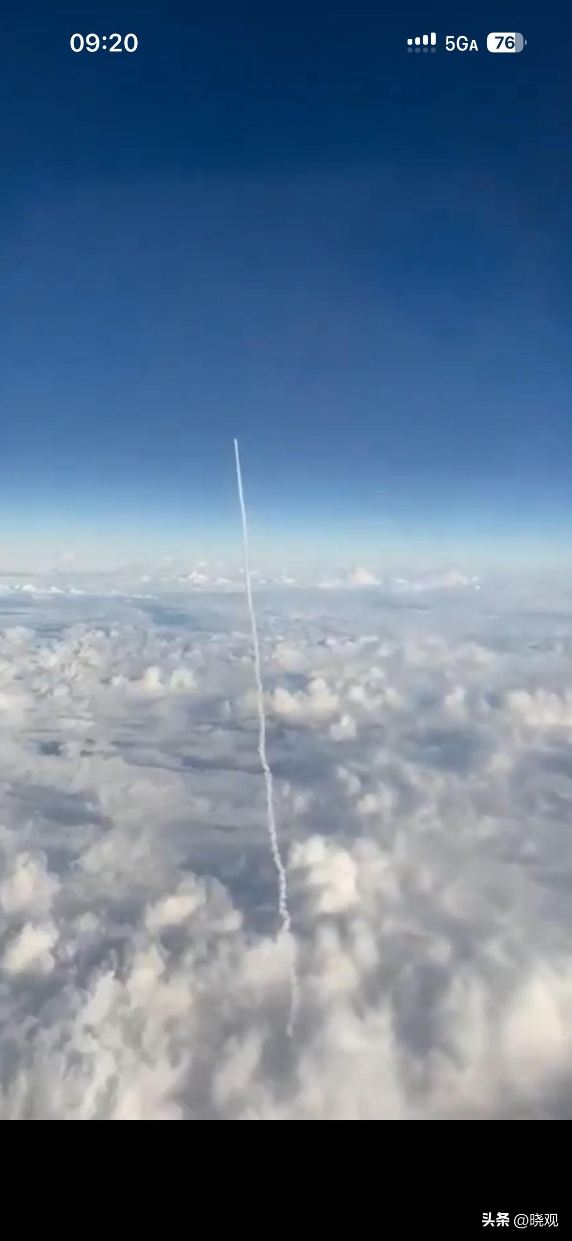 今天最震撼现场：

民航客机，与远程导弹同飞。

这是来自一架飞往迪拜的英国航空