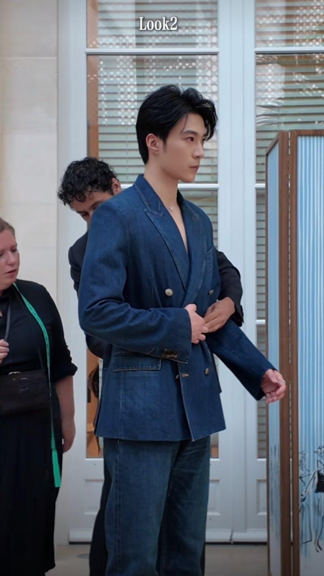 不得不说伯儿的身姿还是很曼妙的 