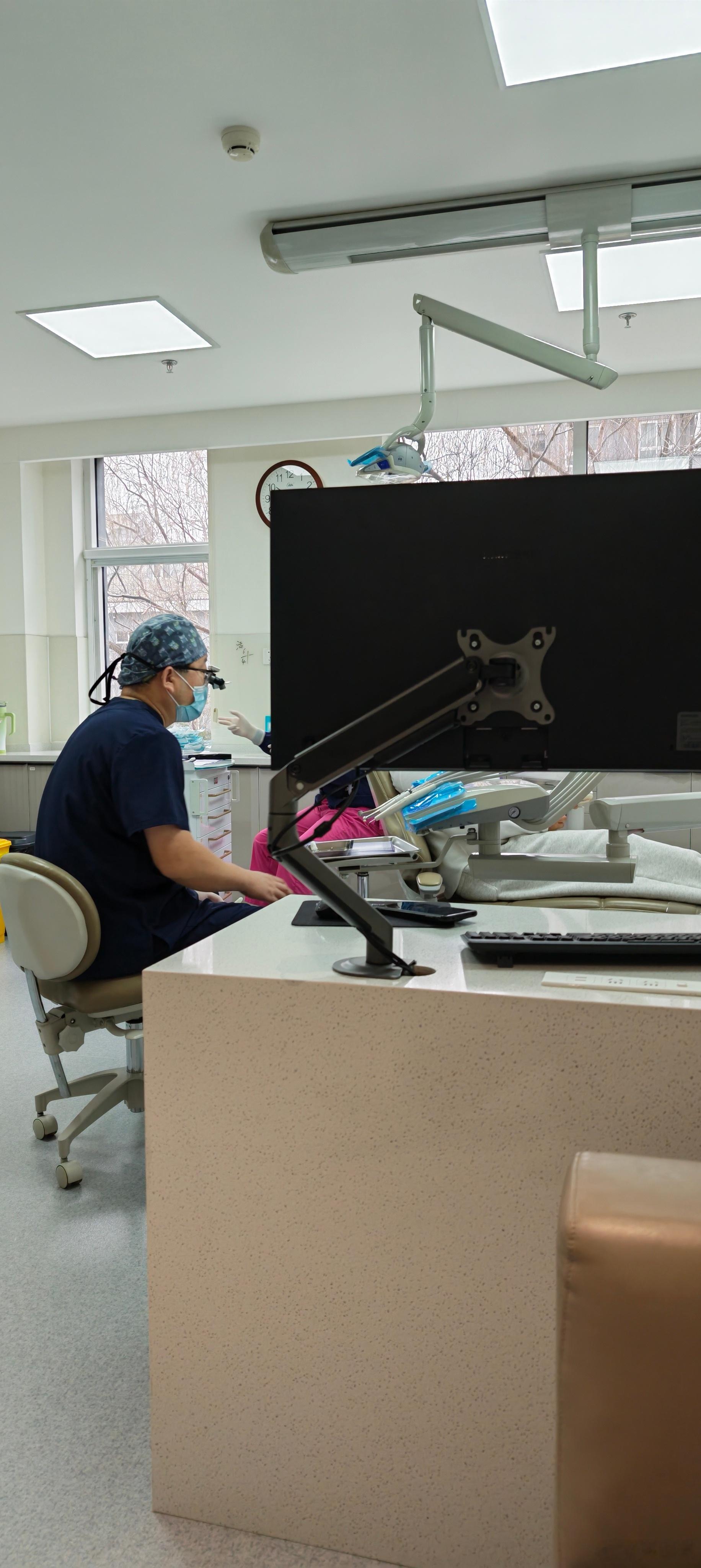 来朋友牙科门诊来种牙，据说很快现在计时，先洗牙再种牙，一起看看一共需要多久 北京