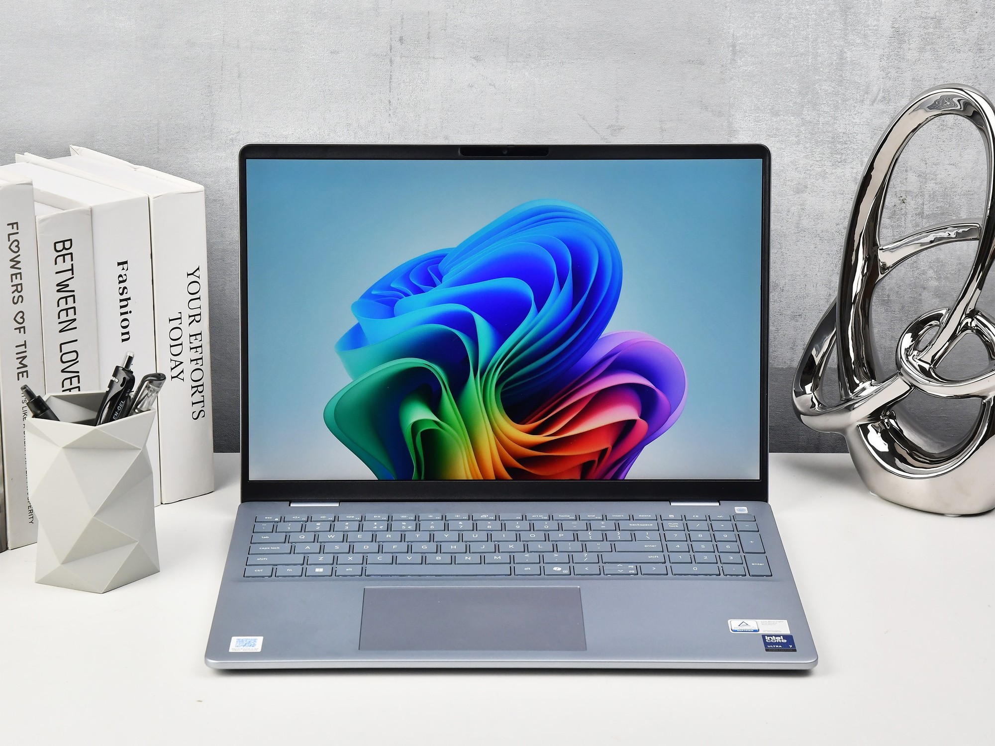 16英寸超薄+17小时续航！体验戴尔16 Plus