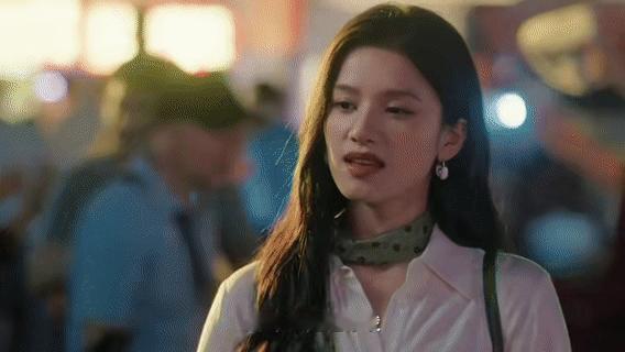 张婧仪野狗骨头出场美得好权威苗靖出场那几分钟我直接来回拖了几遍进度条，仪子的骨相