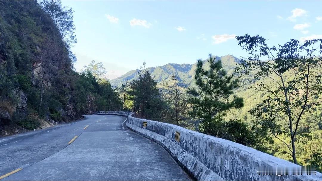 揭西大山里的美景，纯天然原生态环境，风景美如画，青山绿水，一山连一山，方圆几十里