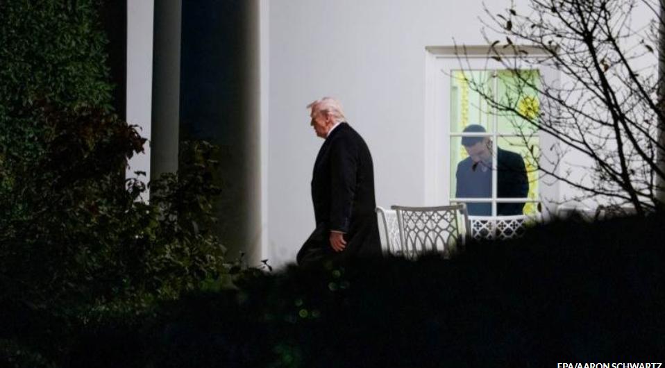 特朗普宣布停止向民主党关联保险公司拨款，称将资金直接发放给民众
美国总统唐纳德·