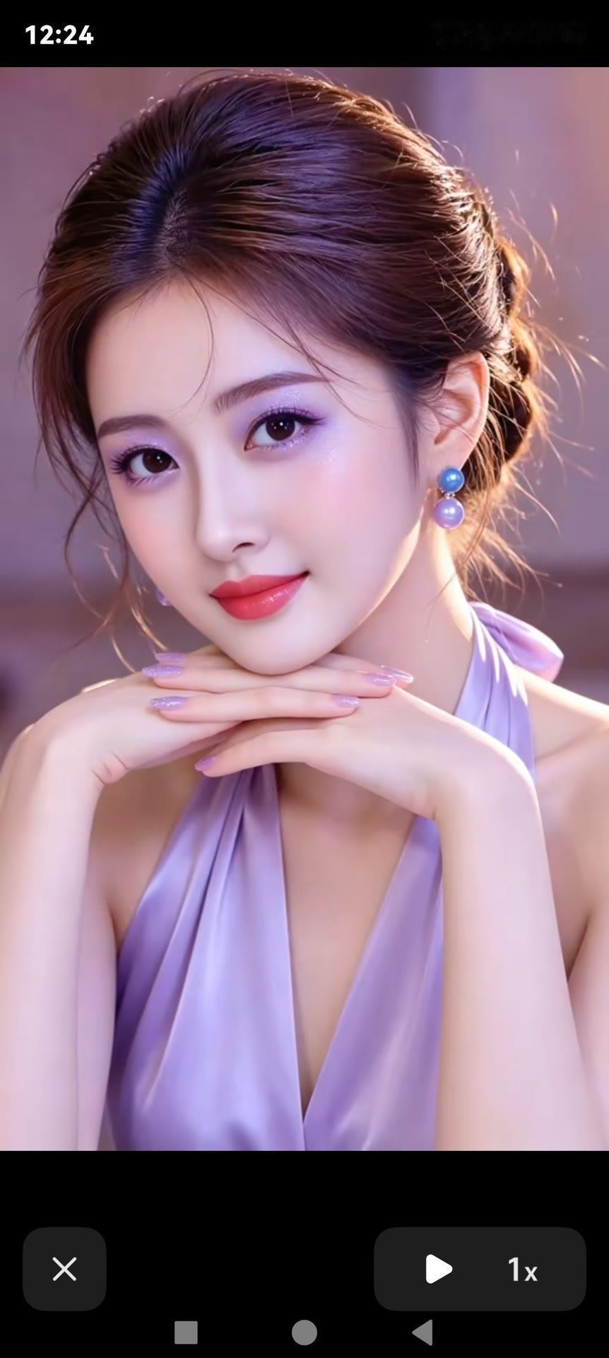 优雅紫裙，温柔微笑，尽显女性魅力