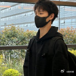 李昀锐赴约星光大赏 温柔总裁和玉面少将的形象在李昀锐身上完美融合。他今年积极践行