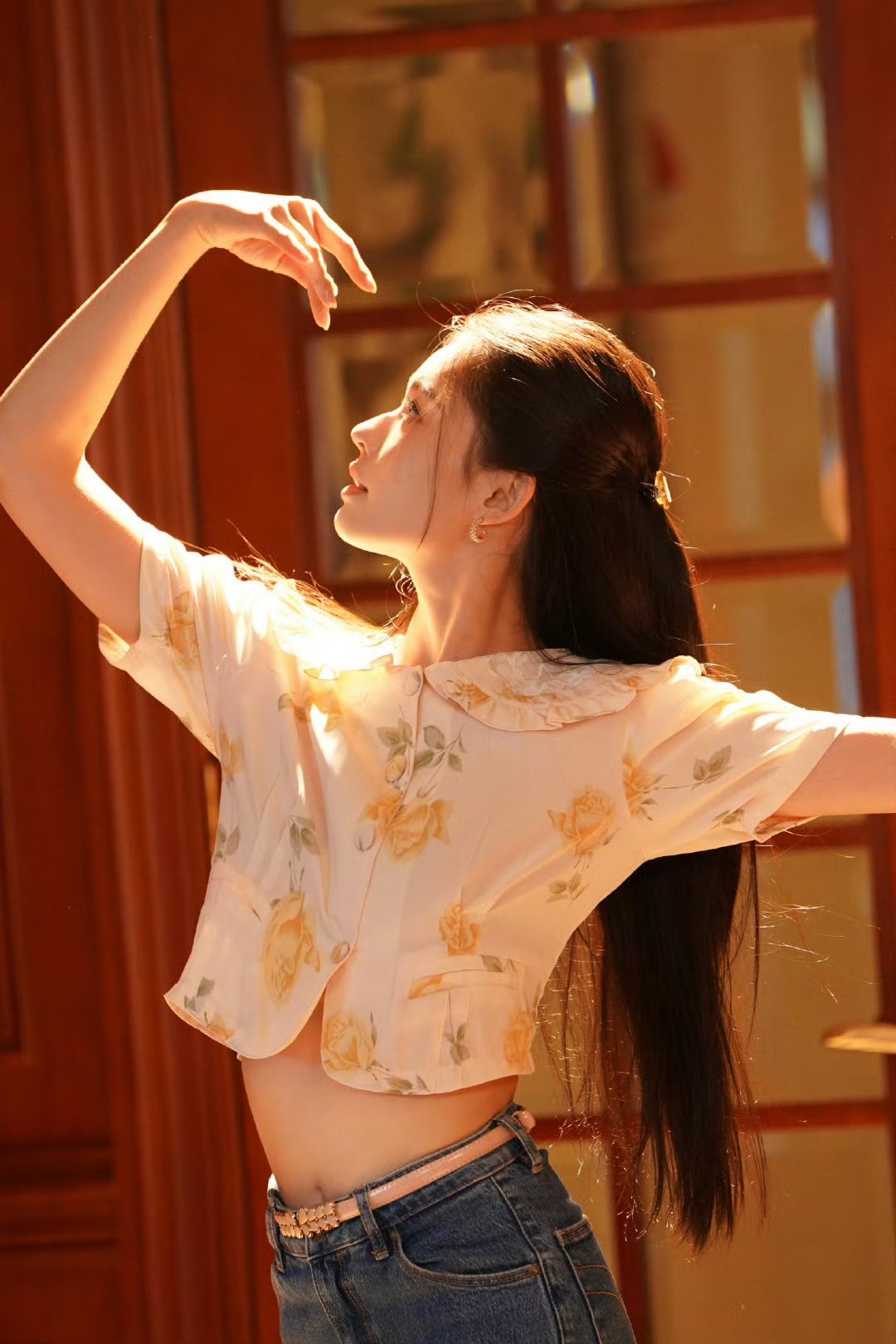 林允片场反复练习跳舞林允片场练舞vlog救命！林允练舞也太有魅力了，灵动又温柔，