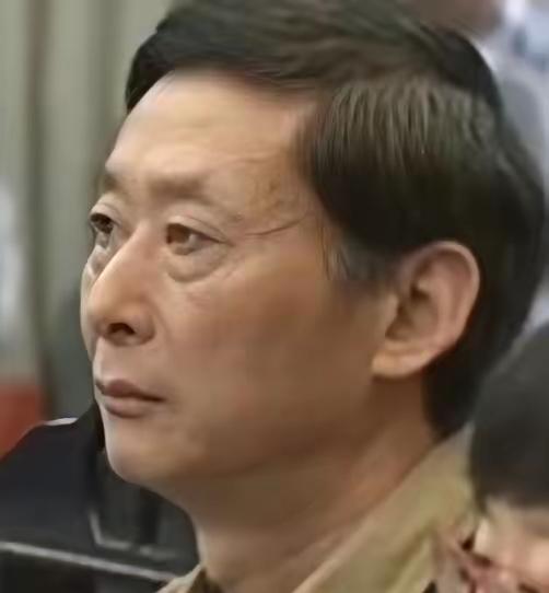 1996年12月2号早上，于英生送完儿子上学，妻子还在床上躺着。几个小时后，她死