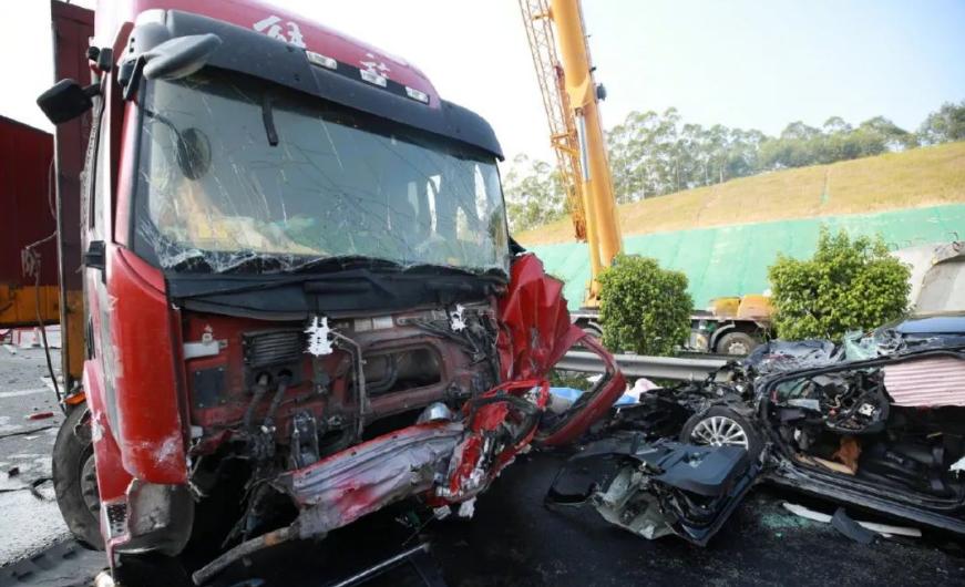 广西桂平货车失控连撞多车，5死1伤的惨剧究竟是如何发生的？
2024年11月15