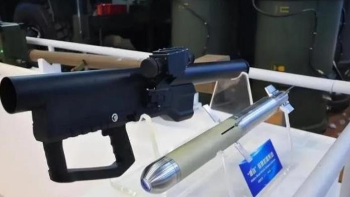 美军最恐惧的噩梦来了！中国“袖箭”导弹震惊全球，3万元一发重量不足4公斤，仅有黄