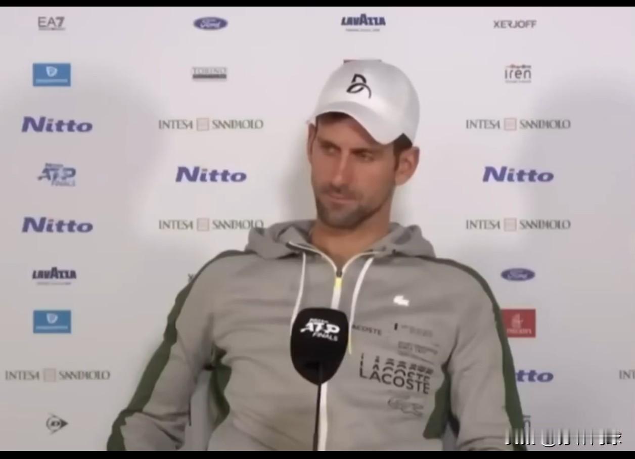 德约科维奇曾经在ATP年度总决赛前
他被问到“在这些重大比赛之前，美元是否会在你