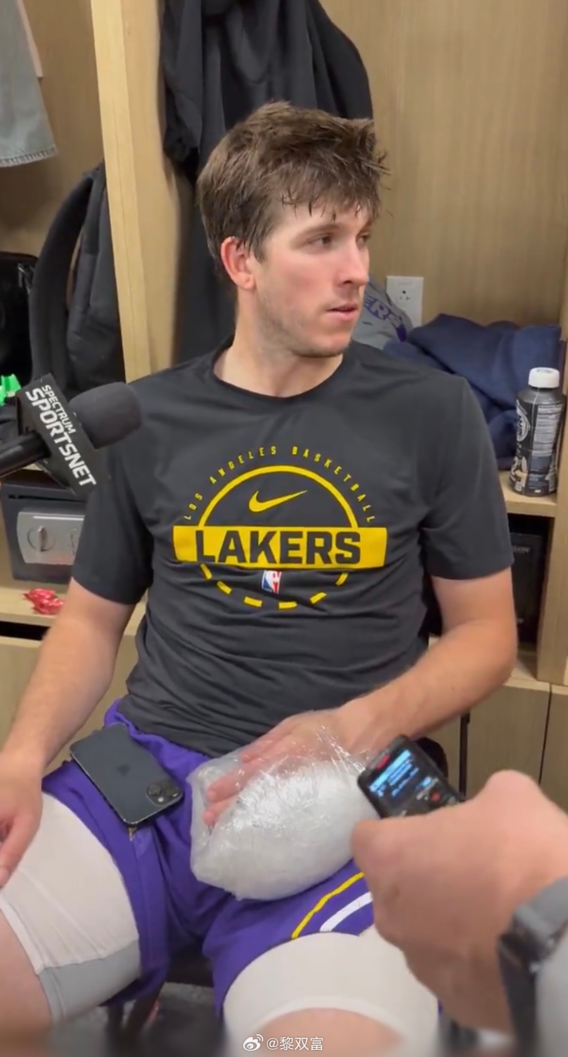 小里赛后采访遭卢卡抢镜，卢卡：我昨天打高尔夫赢了他。小里：我让他赢的，为他创造点