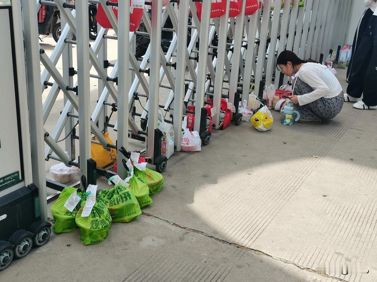 职业技术学院生孩子、流产为啥屡见不鲜。老师们一番话太扎心。
九派新闻，9月16日