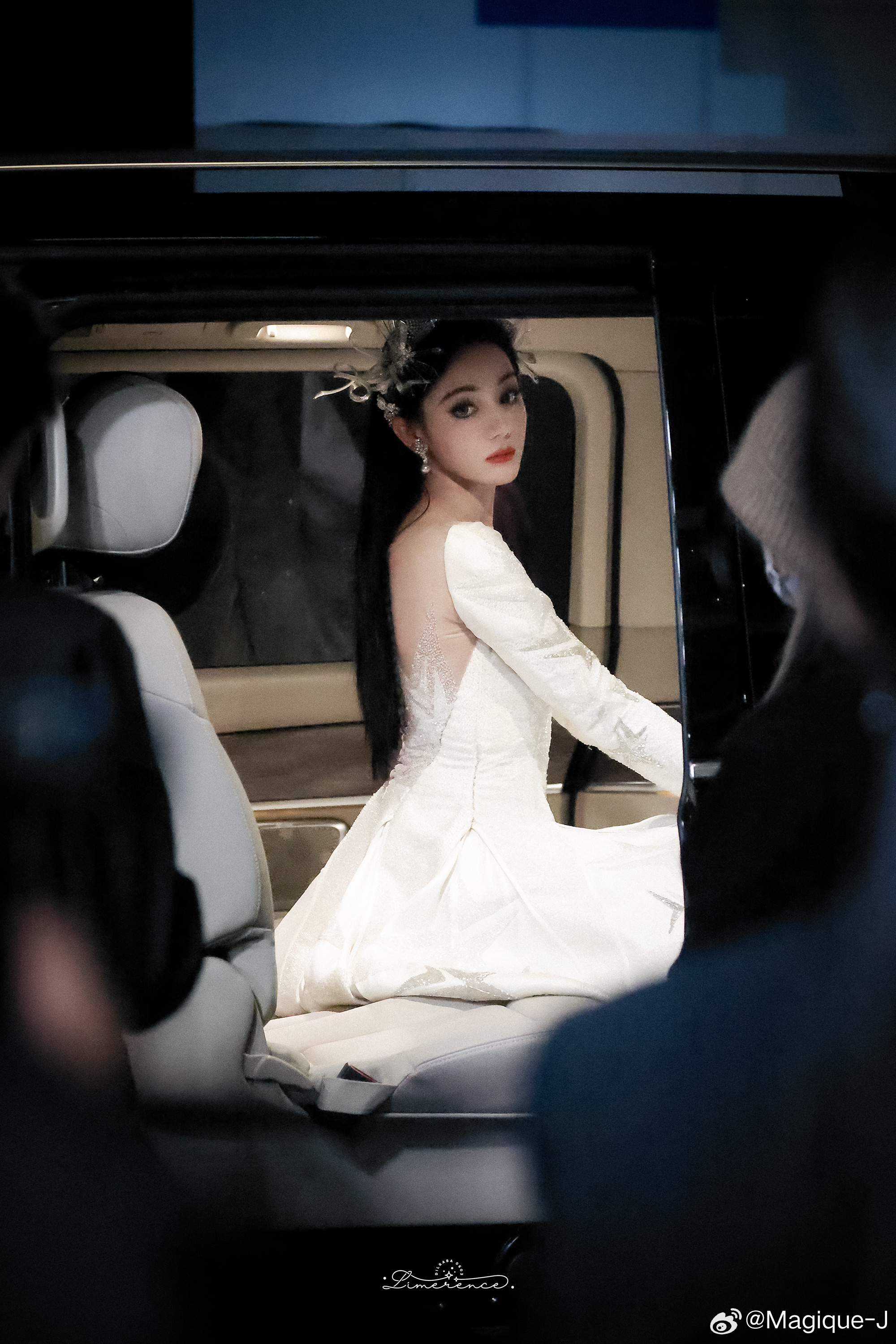 #迪丽热巴红毯迷路#我牵你吧公主[亲亲][亲亲][亲亲] ​​​