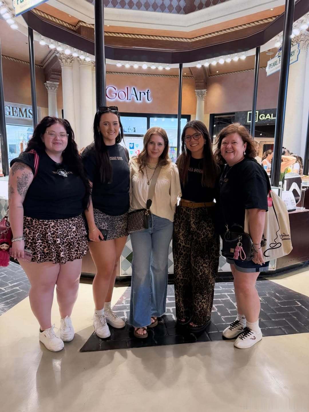 amy adams艾米亚当斯闪现拉斯维加斯，被粉丝偶遇，这张的AA好娇 