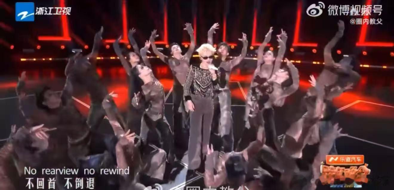 周震南舞台太炸了 看周震南表演，总能感受到一种特别的专注和投入。今晚的《嘘（BB