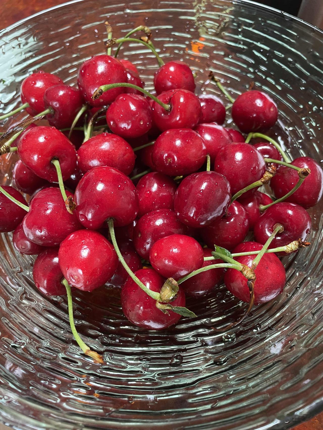 小区团购生意也不好做。

之前我加的小区团购，每次有货，都有几十个人接龙，少的也