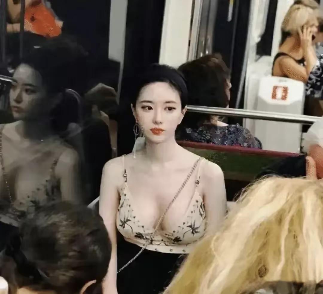 公交上的惊鸿一瞥……