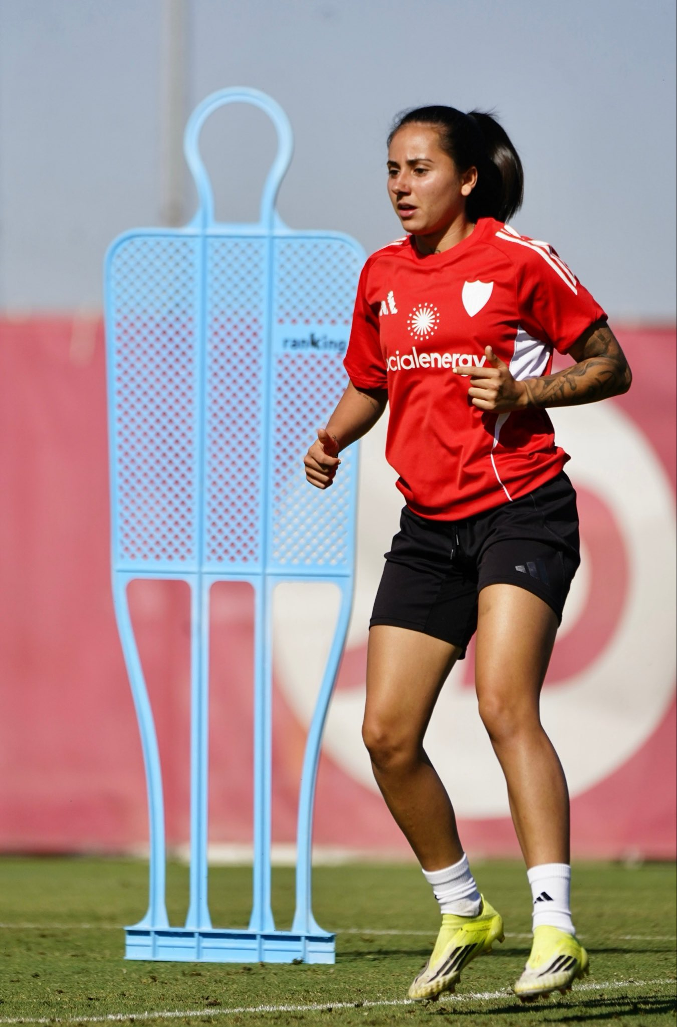 我塞女足队员们仍在积极备战威本赛季最后一场联赛做好准备💪VamosMiSevi