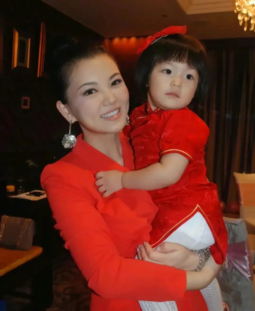 李湘退休，傅首尔离婚，让女人们明白三件事。

第一，爱自己也好，爱伴侣也好，爱孩