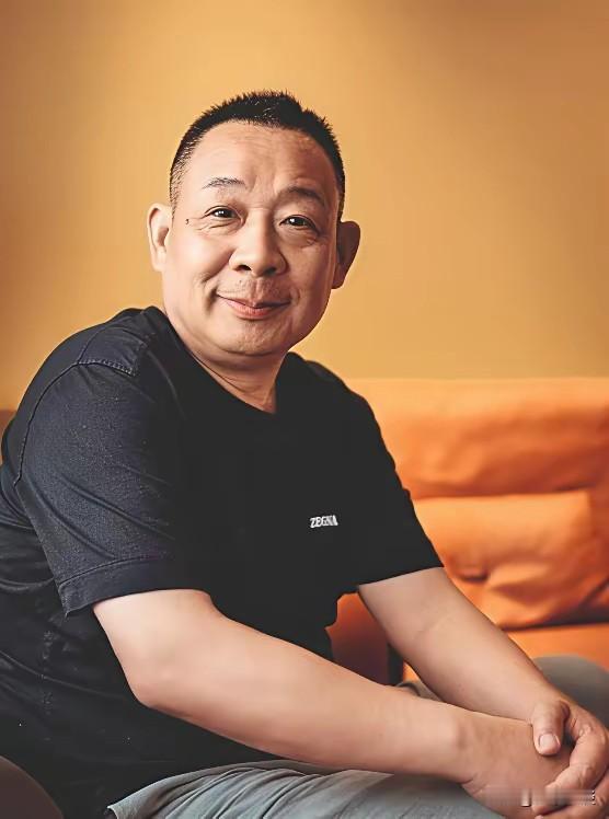 一句话可以解释，
为什么胖东来会招聘邢满释放人员？
“淋过雨的人,更懂得为他人撑