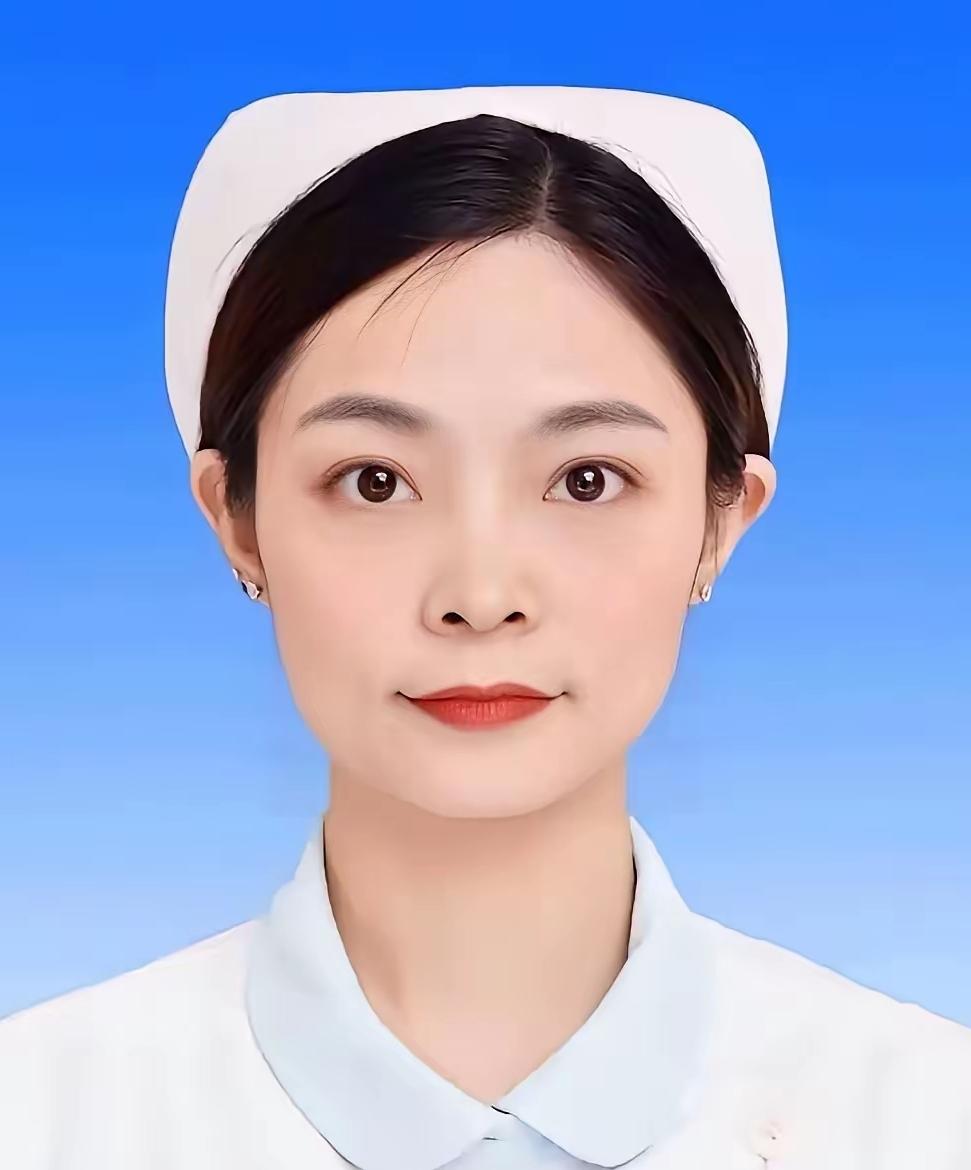她叫陈佳佳，贵州茅台医院护士，30岁，2025年8月4日下午在班上突然头痛呕吐，