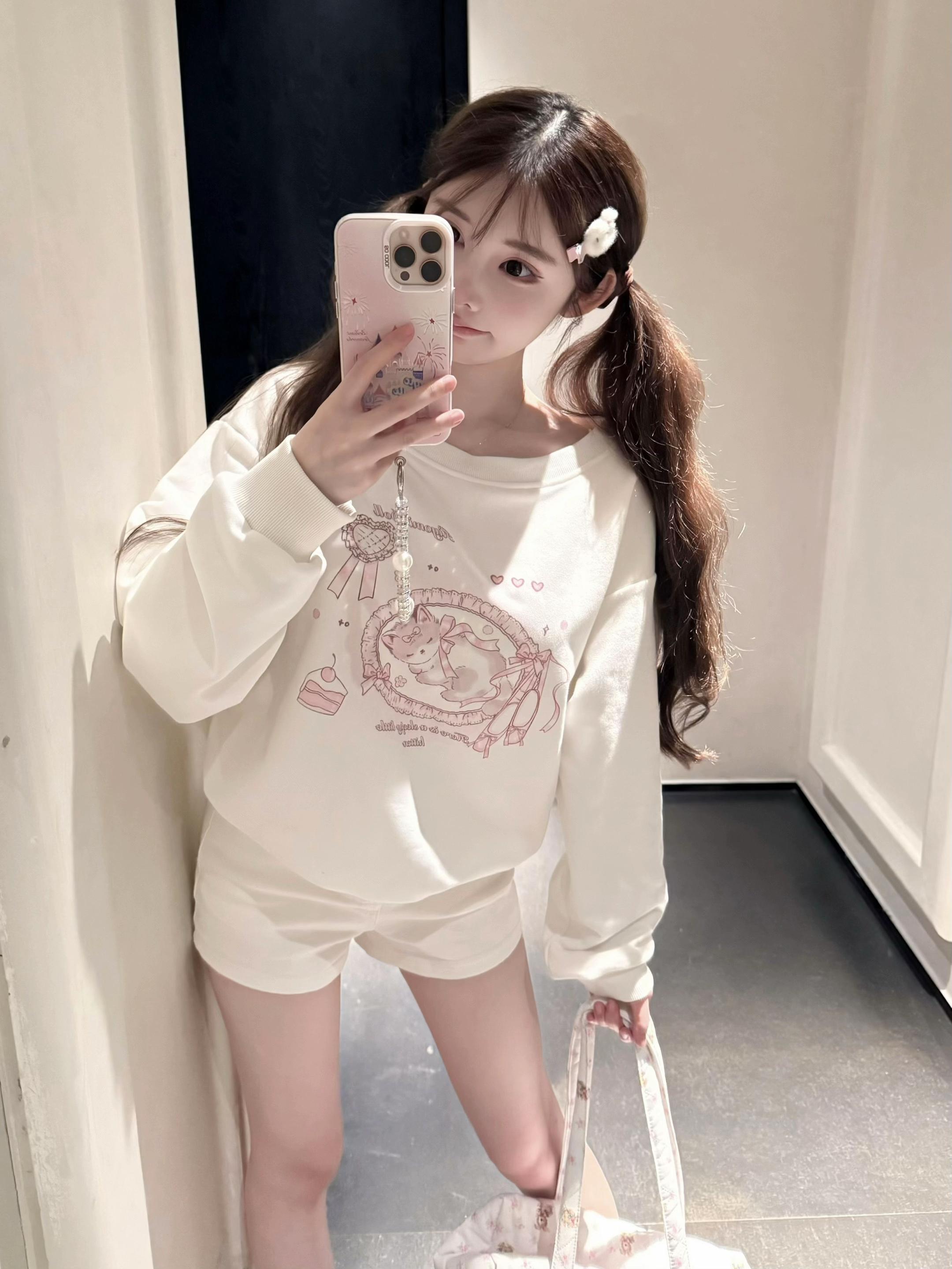 超级可爱的小猫咪印花卫衣。  [Kiyomi Doll]