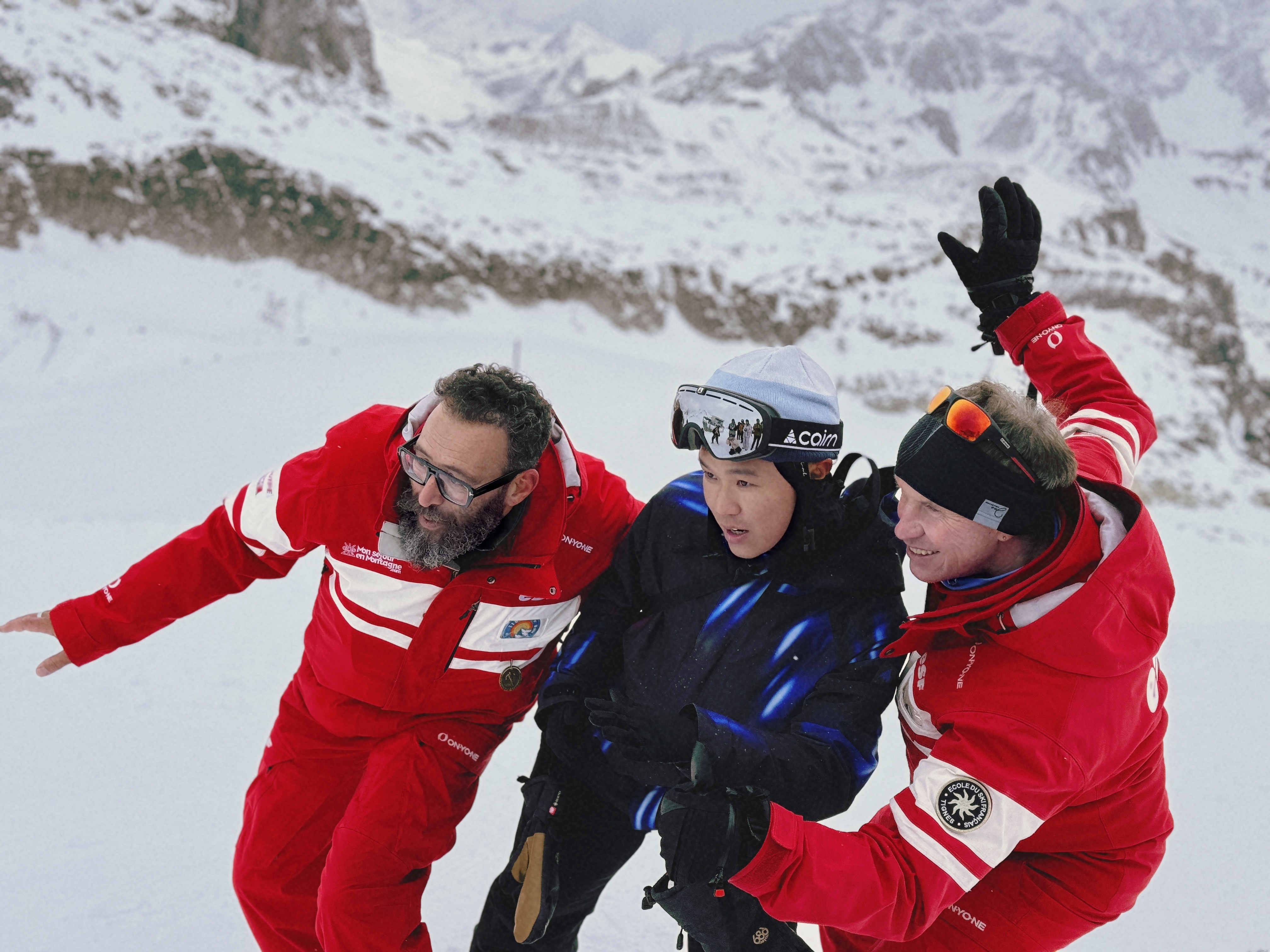 博主男友因滑雪太好被要求出示证明 像我就比较守夫道，滑雪教练都请同性。[嘻嘻]不